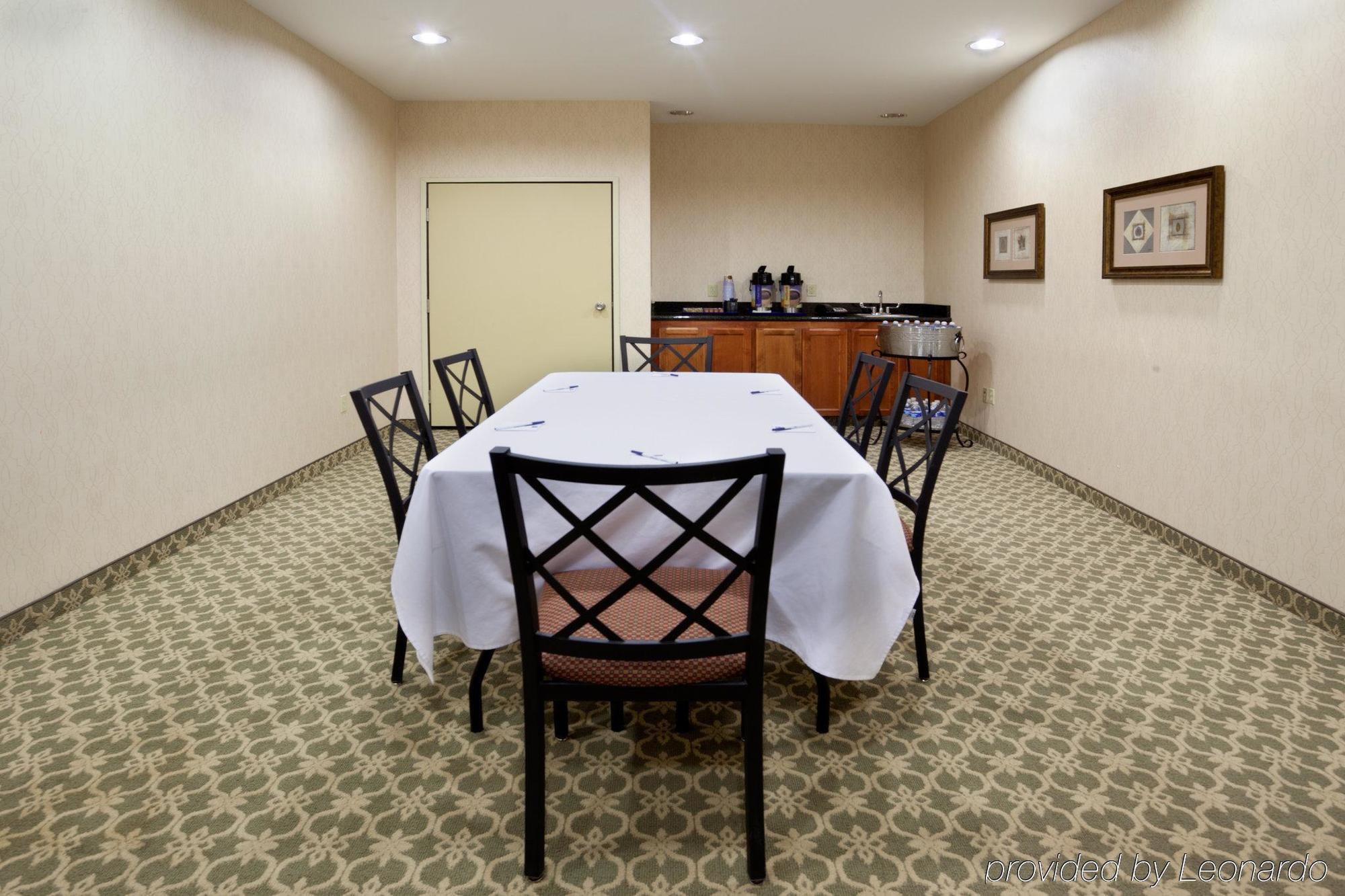 Holiday Inn Express Windsor Sonoma Wine Country, An Ihg Hotel Restaurant photo
