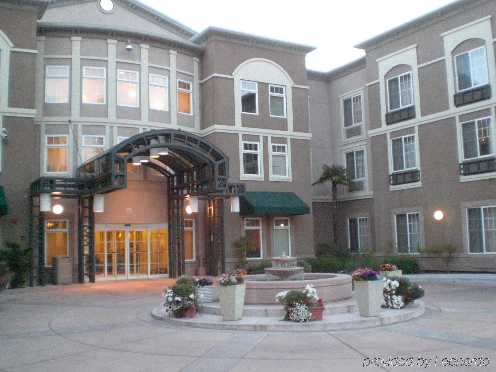 Holiday Inn Express Windsor Sonoma Wine Country, An Ihg Hotel Exterior photo